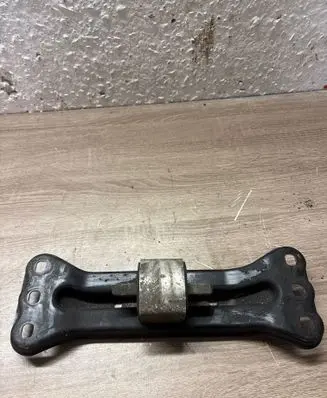 Mercedes-Benz C W204 Gearbox mounting bracket A2042421501 0309Z01002