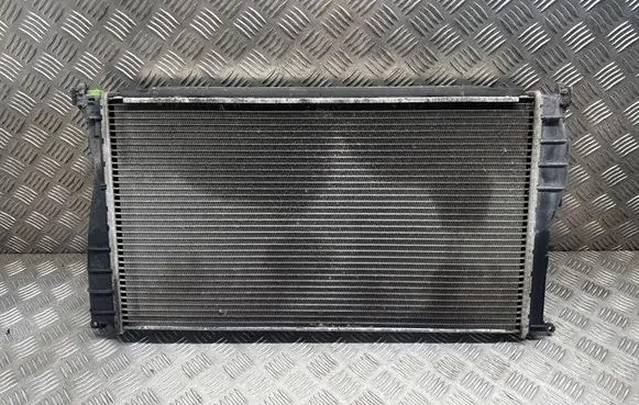 BMW 3 E90 E91 Coolant radiator 7810247 8119670 E5864W