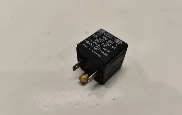 Volkswagen PASSAT B4 Other relay 4DB00375064