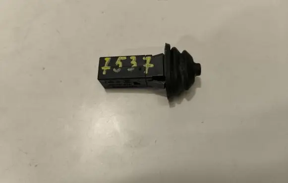 BMW X5M E70 Fuel tank opening switch 82289392