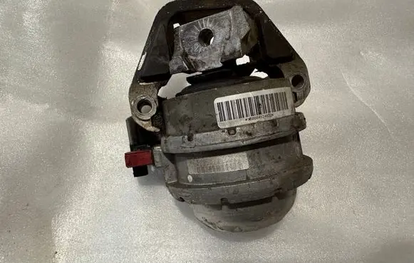 Audi A8 S8 D4 4H Engine mount bracket 4H0907508