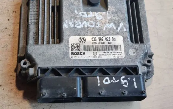 Volkswagen Touran I Engine control unit/module 03G906021DM 0281012737