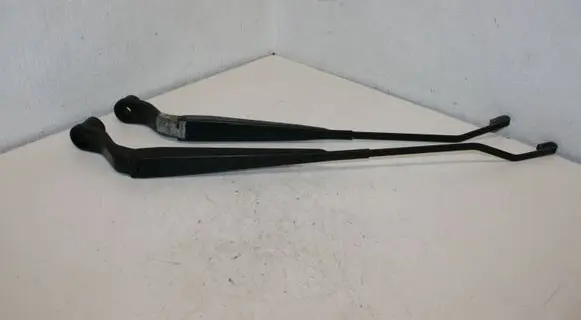 Dodge Caliber Front wiper blade arm P1824 D1823