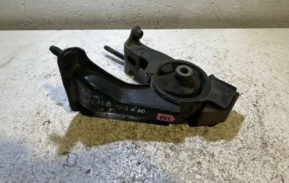 Toyota Corolla Verso AR10 Engine mount bracket