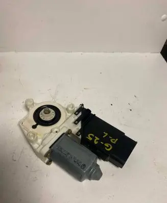 Volkswagen Golf IV Front door window regulator motor 1C1959802A 105468301