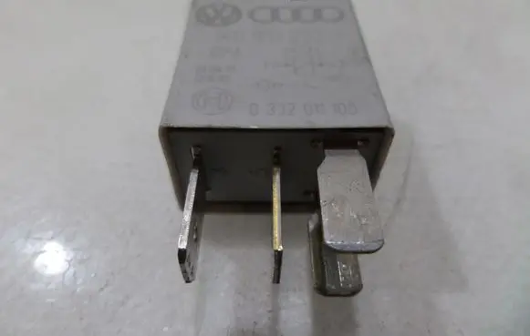 Volkswagen Touran I Other relay 1K0951253 449 0332011100