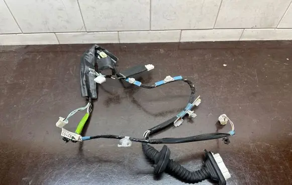 Toyota Prius (XW50) Rear door wiring loom 8215347250