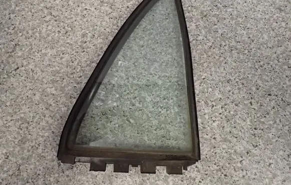 Toyota Corolla E120 E130 Sliding door window/glass 