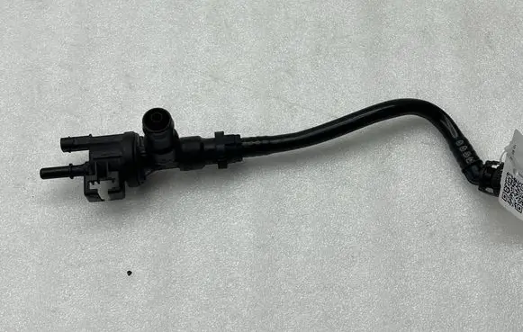BMW 1 F40 Vacuum valve 7614013