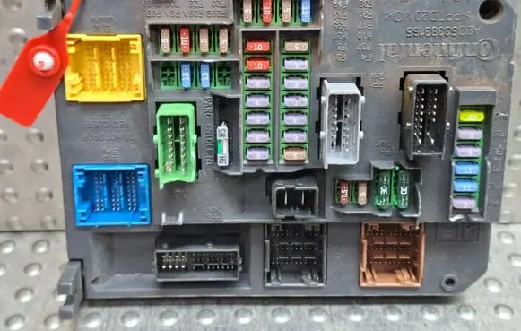 Peugeot 508 Fuse module S26312522 9664992380