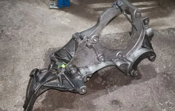 Renault Laguna II Generator/alternator bracket 8200154164