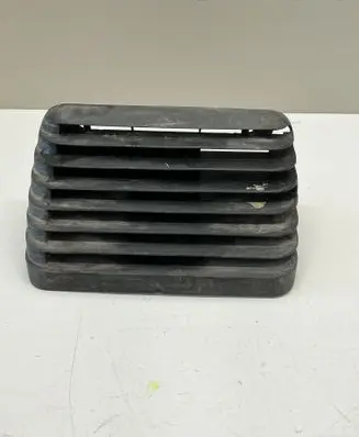 Volkswagen Transporter - Caravelle T4 Quarter panel pressure vent 7D0819111