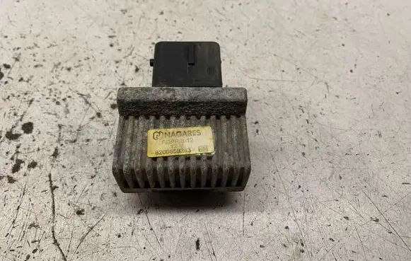 Nissan Juke I F15 Glow plug pre-heat relay 8200859243