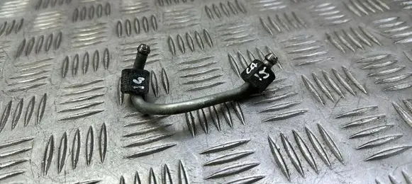 Fuel injector supply line/pipe