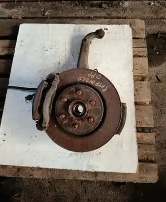 Nissan Pathfinder R51 Front wheel hub