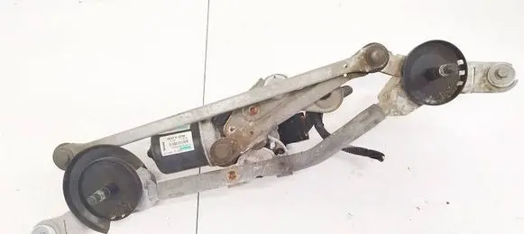 Nissan Juke I F15 Front wiper linkage and motor