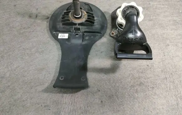 Renault Modus Spare wheel mounting bracket 8200367262A