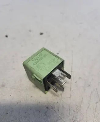 BMW 5 E39 Other relay 8373700