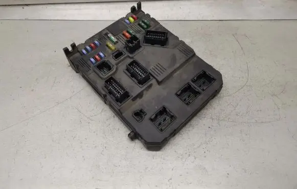 Peugeot 407 Fuse module 9655703380