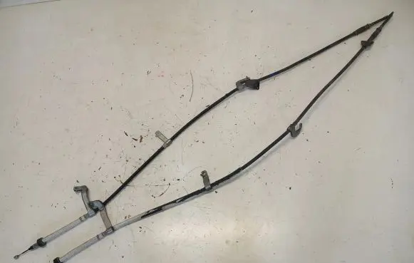 Hyundai i30 Handbrake/parking brake wiring cable 