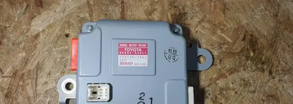 Toyota Yaris Battery control module 8989252011 1751007463