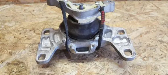 Volvo V40 Engine mount bracket 326F11 326F09