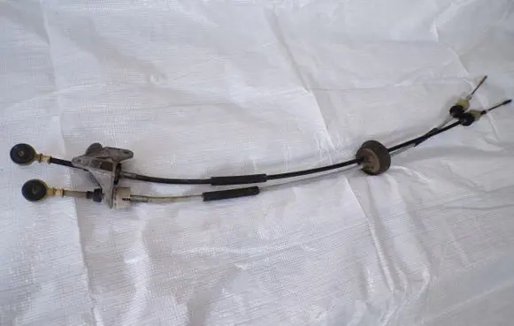 Gear shift cable linkage