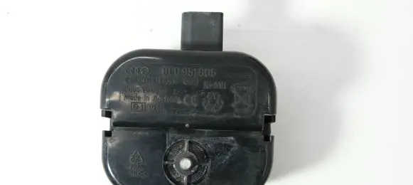 Audi A6 S6 C5 4B Alarm system siren 8L0951605