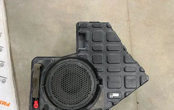 Dodge Caravan Sound amplifier 05107087AF