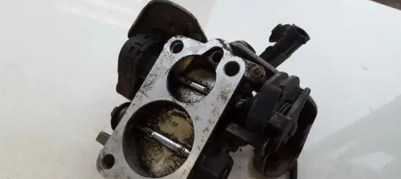 Renault Laguna I Throttle valve 71409404 7700861008