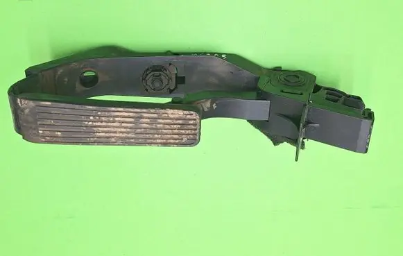 Mercedes-Benz C W203 Accelerator throttle pedal A2113010001 SP5183
