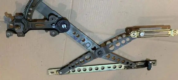 Mercedes-Benz W123 Front door manual window regulator 0300000