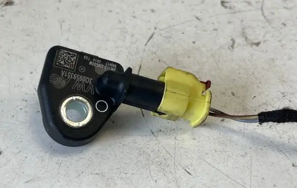 Skoda Octavia Mk3 (5E) Airbag deployment crash/impact sensor 3Q0959351A 060417 080610