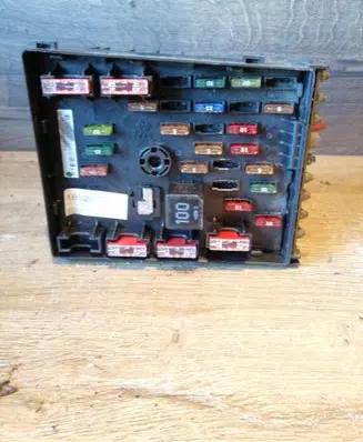 Volkswagen PASSAT B6 Fuse module