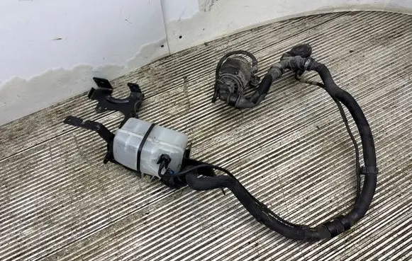 Peugeot 3008 II Electric auxiliary coolant/water pump 9823813480