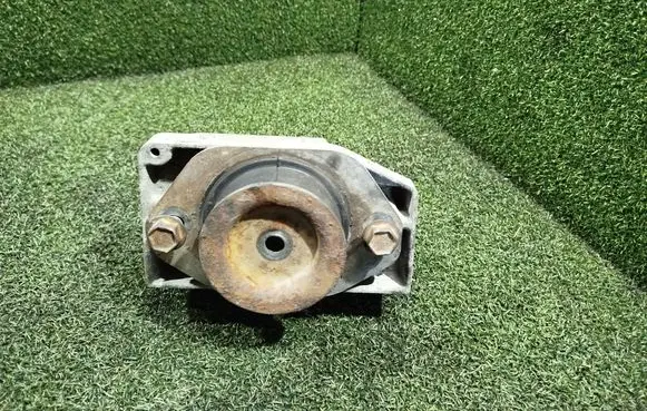 Opel Vivaro Engine mount bracket 8200065989 91167992