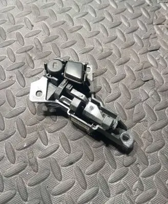 BMW 5 F10 F11 Glove box lock 1600086