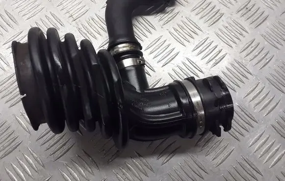 Ford Focus Air intake hose/pipe 7210086501