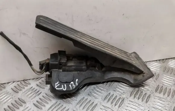 Volkswagen PASSAT B6 Accelerator throttle pedal 1K1721503L