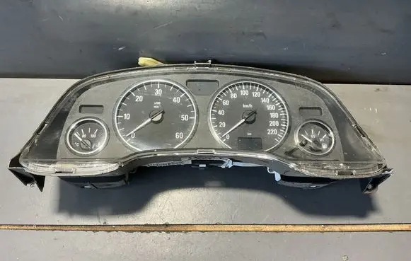 Opel Zafira A Speedometer (instrument cluster) 24461768
