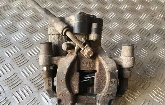 Volkswagen PASSAT B8 Rear brake caliper 3Q0615406