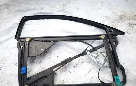 Audi A3 S3 8L Front door window/glass frame 8l3837398