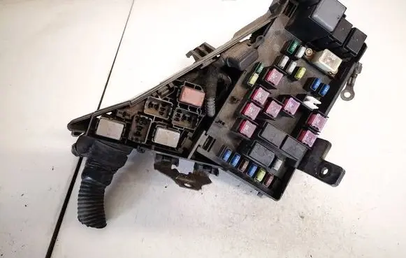 Subaru Legacy Fuse box set mb100200b