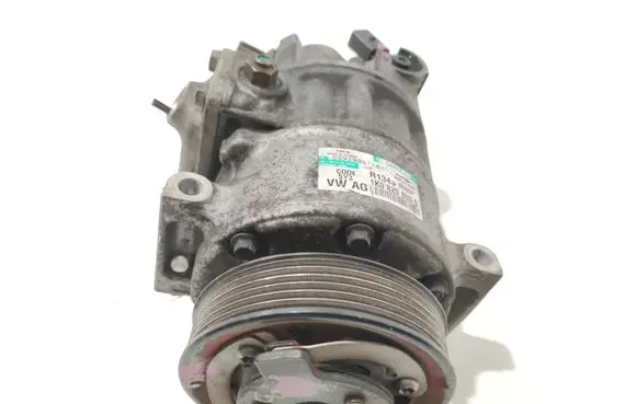 Volkswagen Golf V Air conditioning (A/C) compressor (pump) 1K0820803S