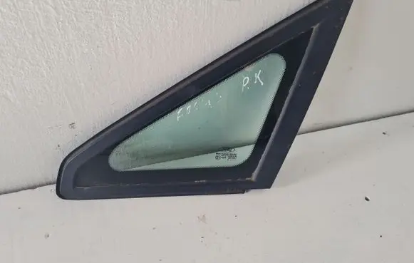 Ford C-MAX I Front triangle window/glass 