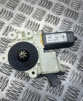 Toyota Avensis T250 Rear door window regulator with motor 0130822031
