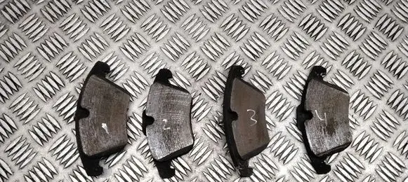 Volvo V70 Brake pads (front) 