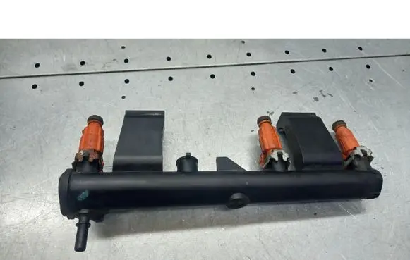 Fuel injector supply line/pipe