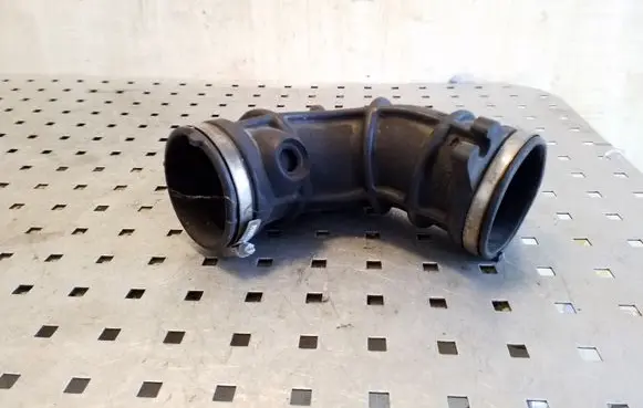 Opel Vectra B Air intake duct part 90572051SL