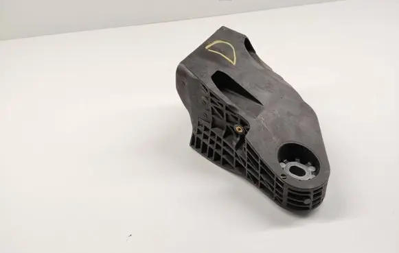 Mercedes-Benz C W206 Engine mounting bracket A6542236400